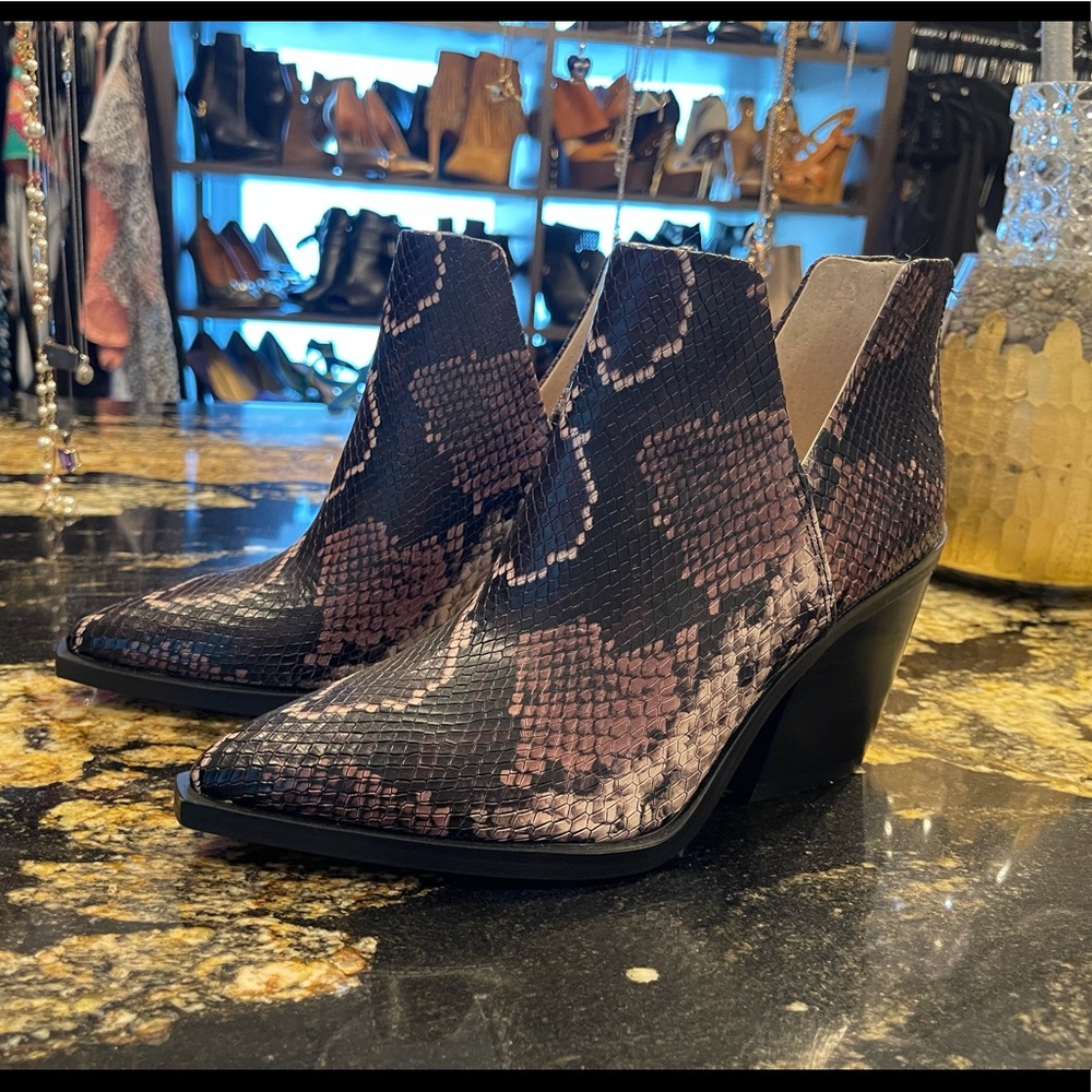 New Vince Camuto booties 6.5